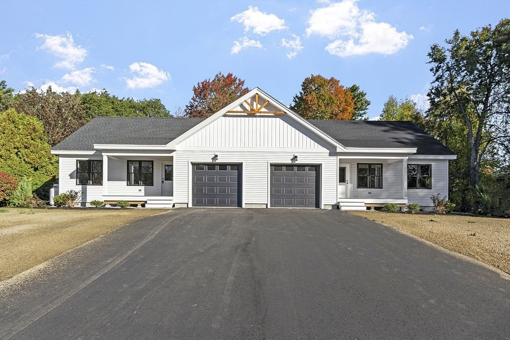 Attached, Exterior, Facade, Farmhouse