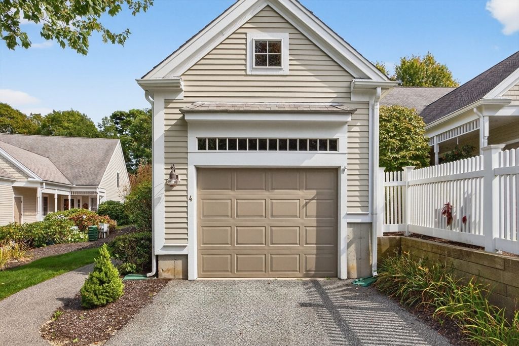 Detached Garage, Exterior