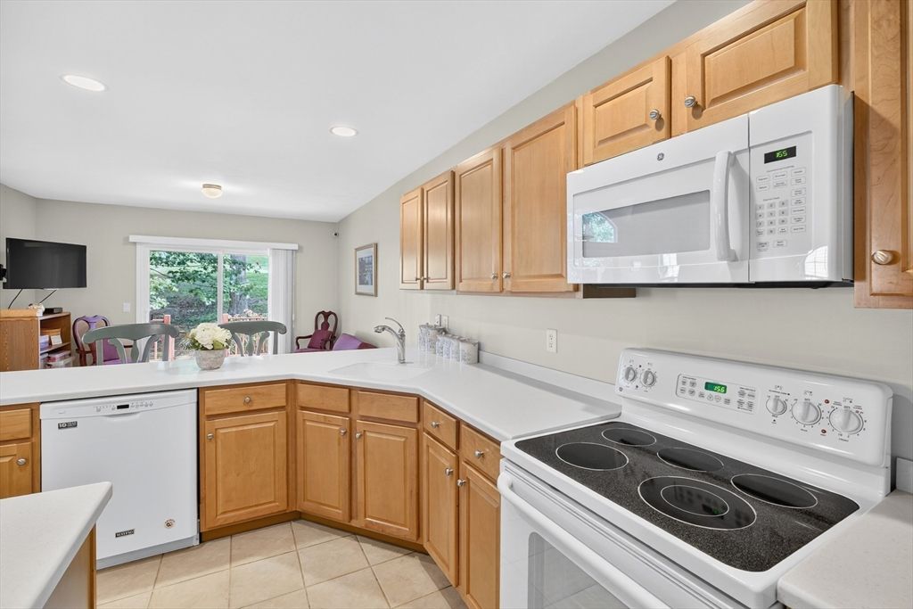 Dining room, Interior, Kitchen, Recessed Lighting