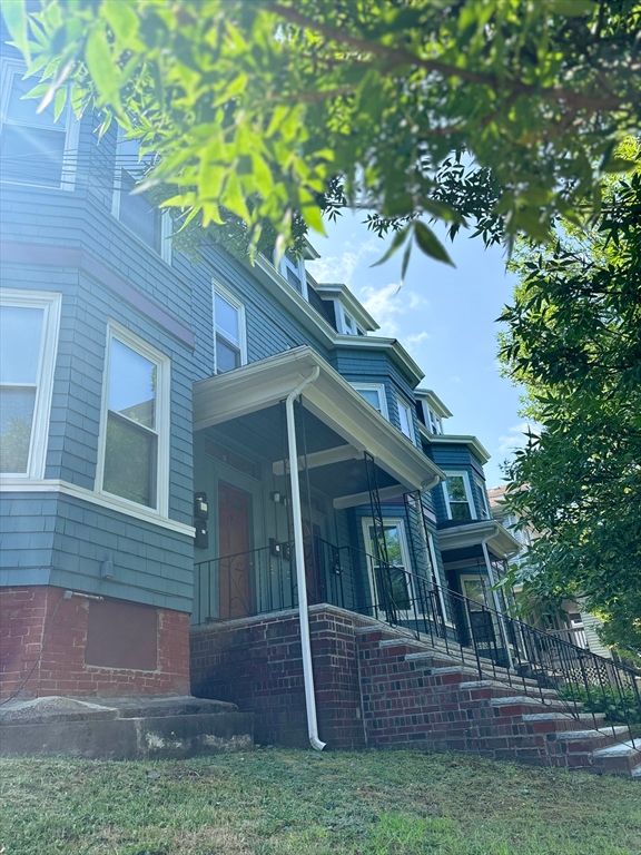 Exterior, Facade, Queen Anne Victorian