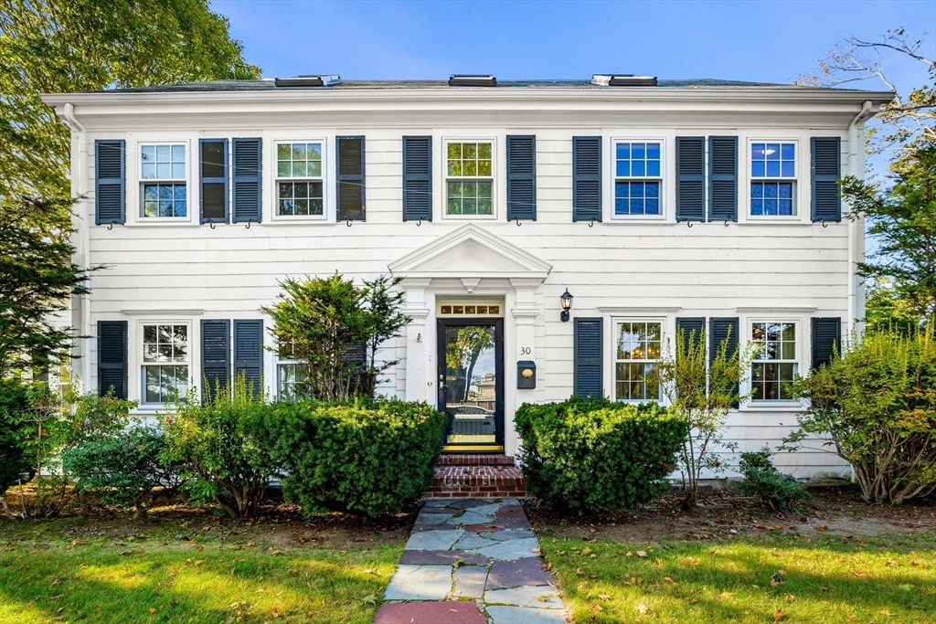 Exterior, Facade, Georgian