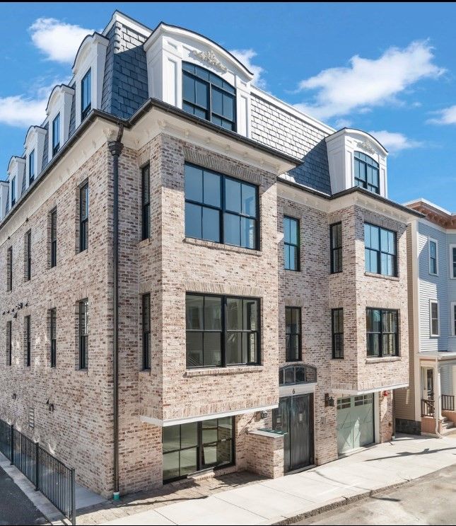 Exterior, Facade, Brick Facade, Rowhouse