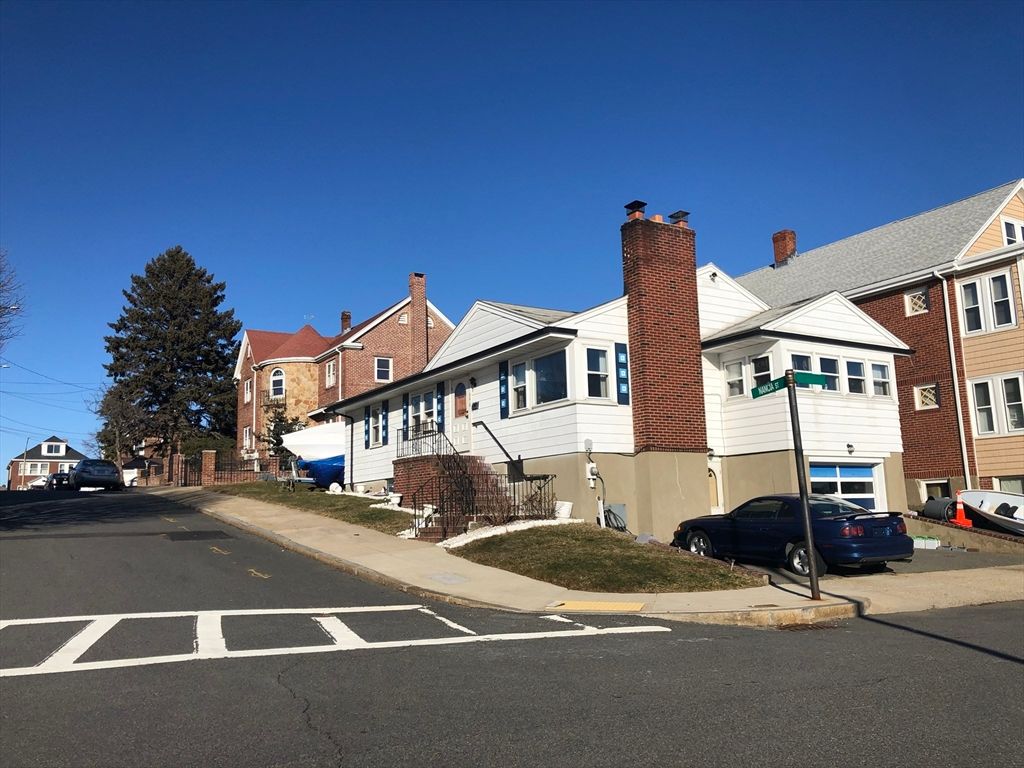 Attached, Exterior, Facade, Cape Cod