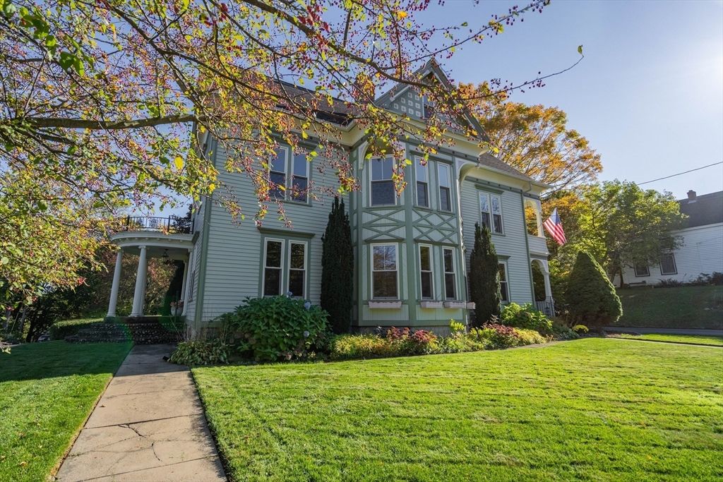 Backyard, Exterior, Facade, Queen Anne Victorian
