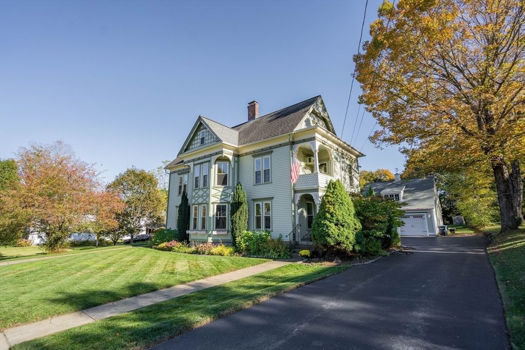 Attached, Backyard, Exterior, Facade, Queen Anne Victorian