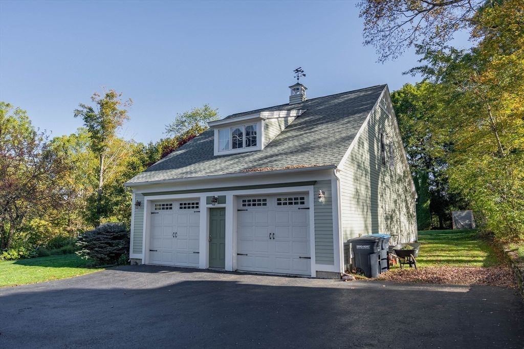 Detached Garage, Exterior