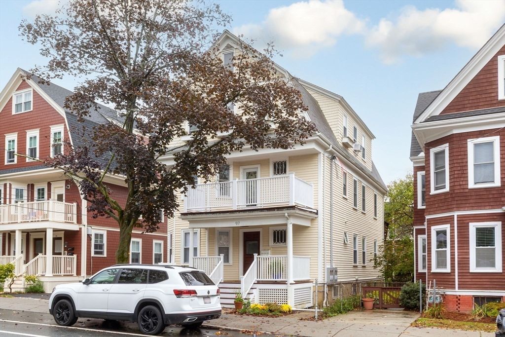 Exterior, Facade, Queen Anne Victorian