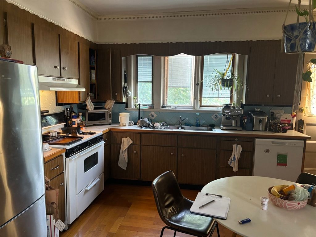 Interior, Kitchen, Pendant Lights, Wood Texture Flooring