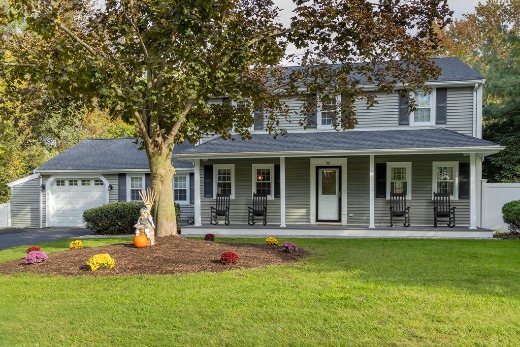 Attached, Exterior, Facade, Ranch