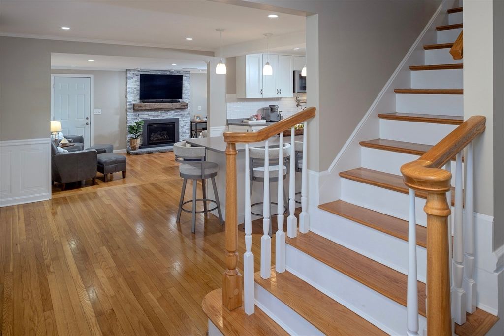 Fireplace, Interior, Kitchen, Pendant Lights, Recessed Lighting, Wood Texture Flooring