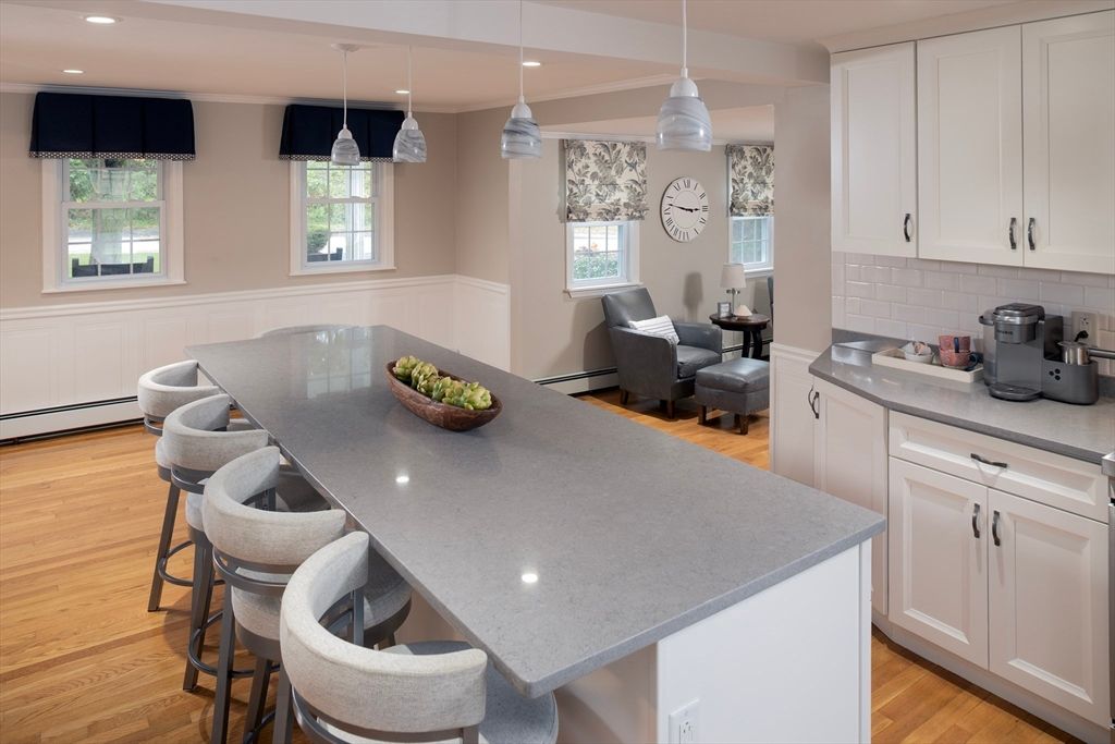 Dining room, Interior, Kitchen, Pendant Lights, Recessed Lighting, Wood Texture Flooring