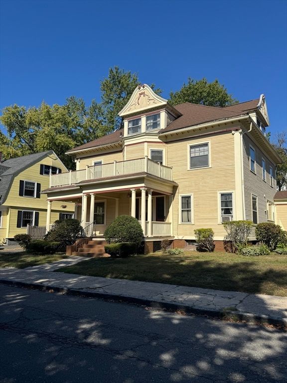 Exterior, Facade, Queen Anne Victorian