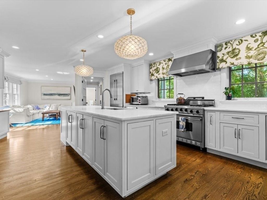 Interior, Kitchen, Living room, Pendant Lights, Recessed Lighting, Stainless Steel Appliances, Wood Texture Flooring