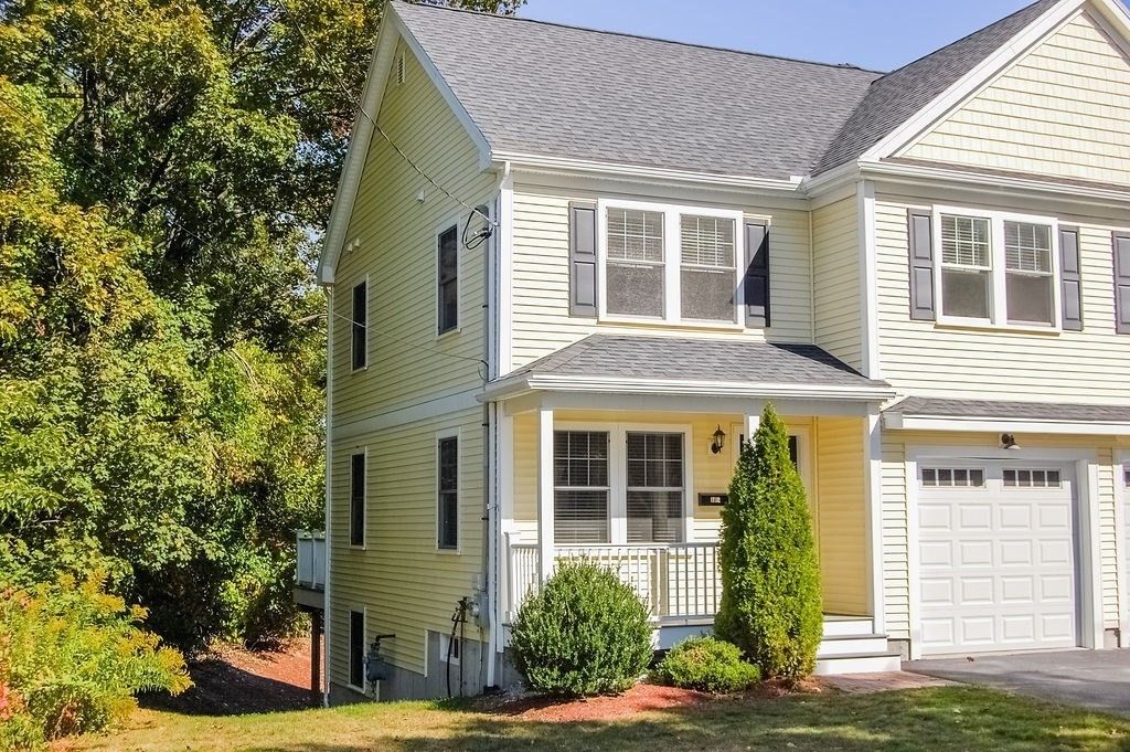 Attached, Exterior, Facade, Farmhouse