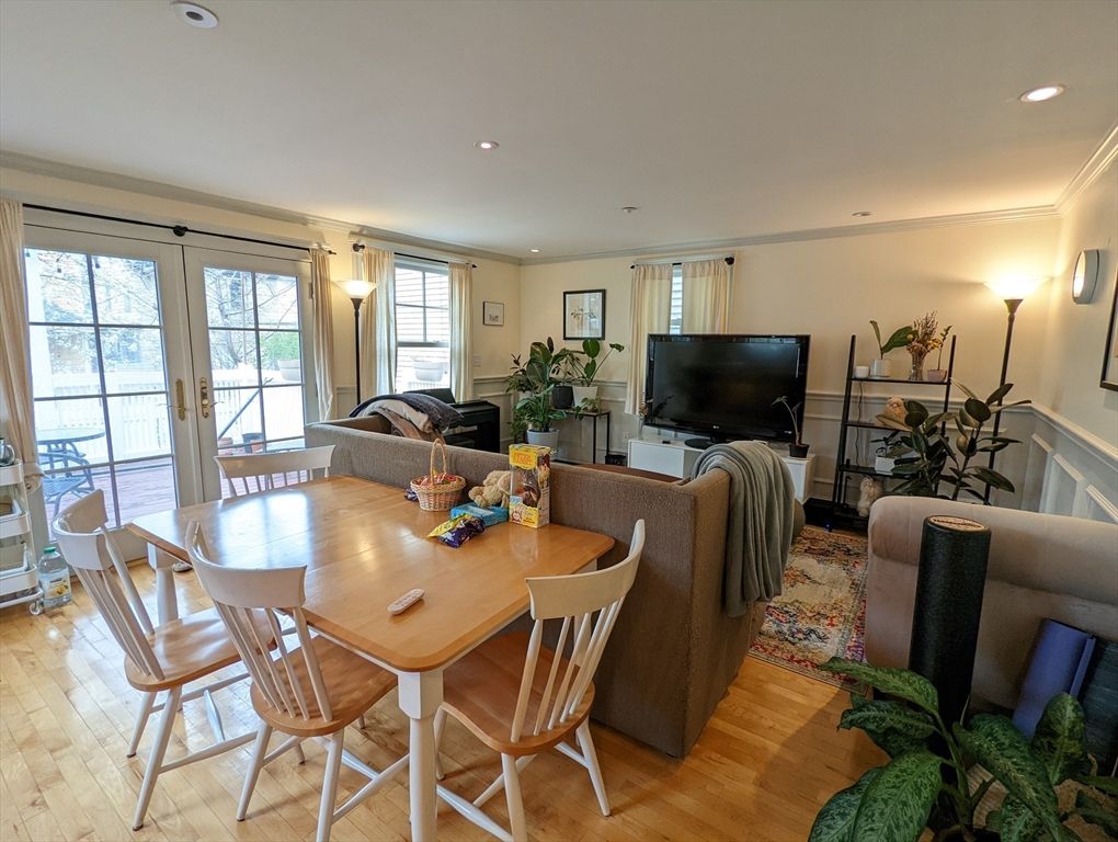 Dining room, Interior, Living room, Recessed Lighting, Wood Texture Flooring