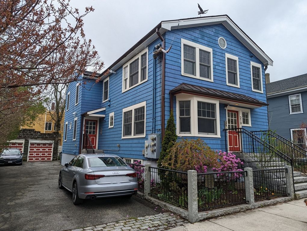Exterior, Facade, Queen Anne Victorian