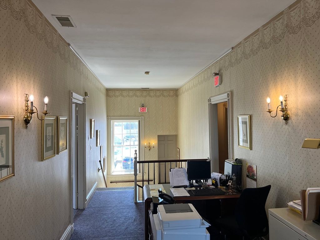 Home Office, Interior