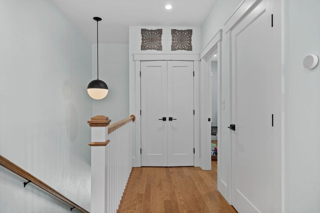 Interior, Pendant Lights, Recessed Lighting, Wood Texture Flooring