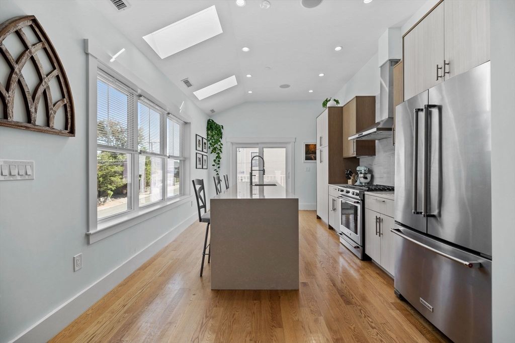 Dining room, Interior, Kitchen, Recessed Lighting, Stainless Steel Appliances, Wood Texture Flooring