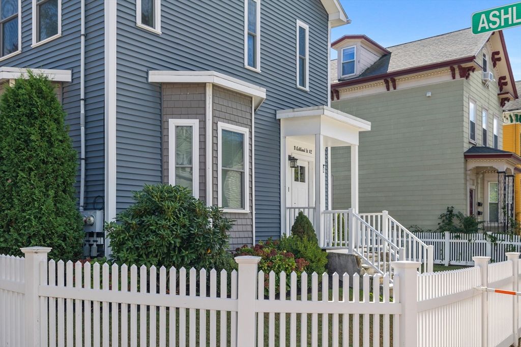 Exterior, Facade, Queen Anne Victorian