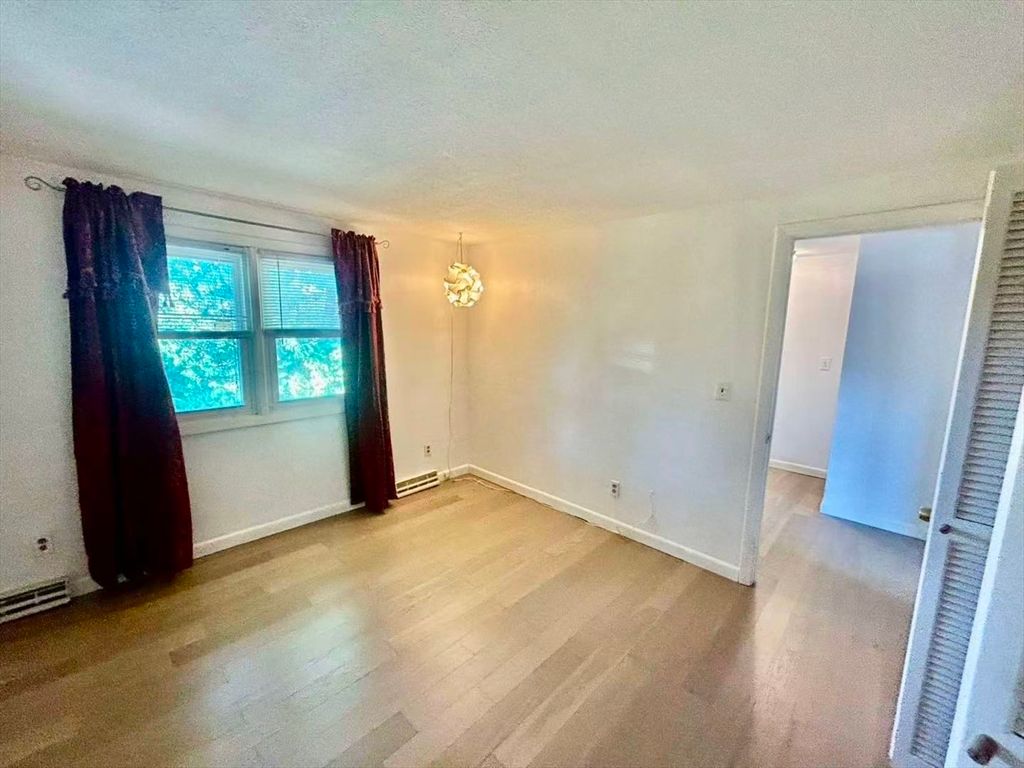Empty room, Interior, Pendant Lights, Wood Texture Flooring