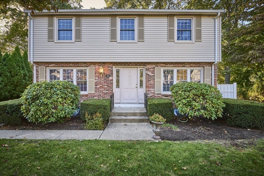 Exterior, Facade, Brick Facade, Split Level