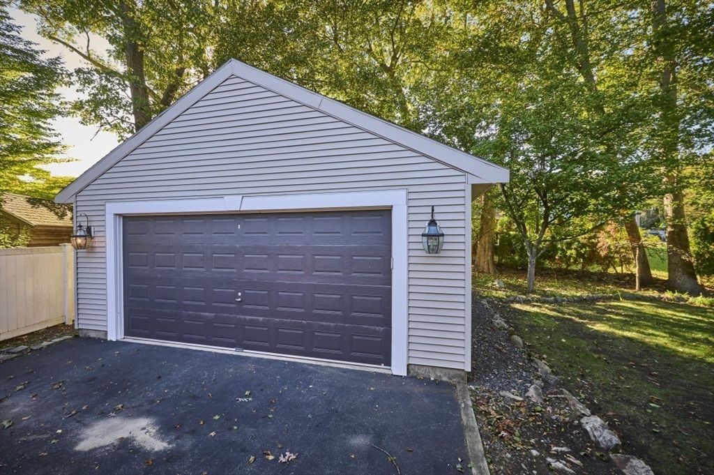 Detached Garage, Exterior