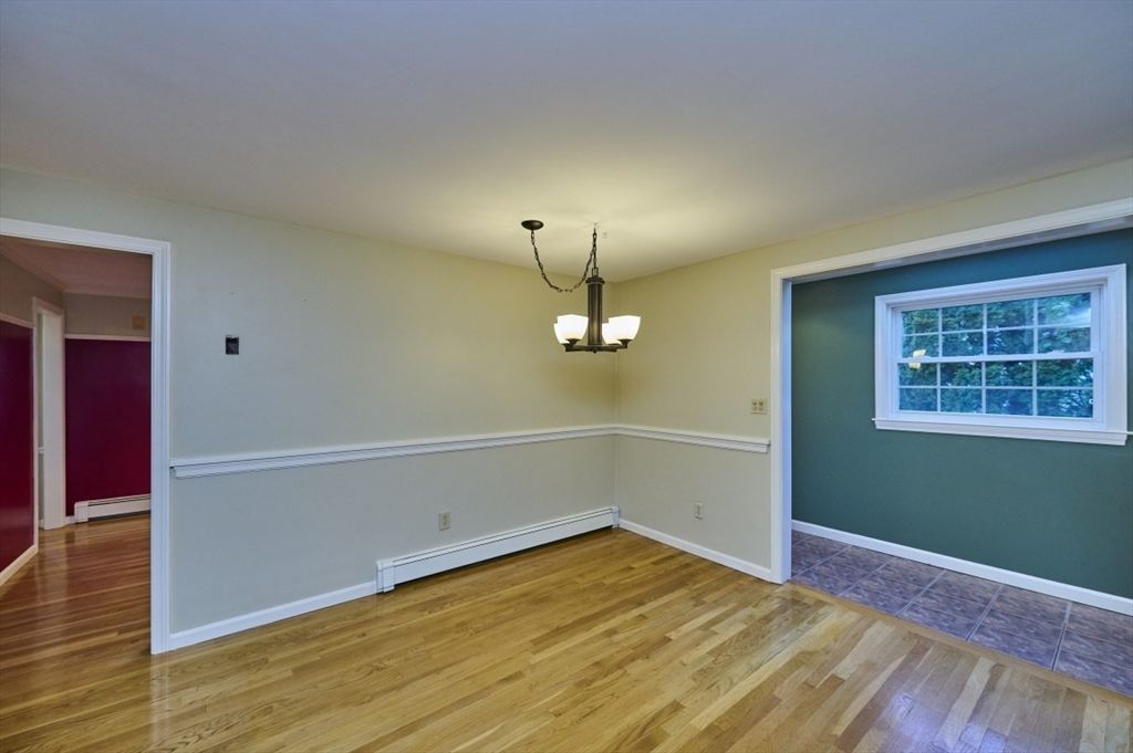 Empty room, Interior, Pendant Lights, Wood Texture Flooring