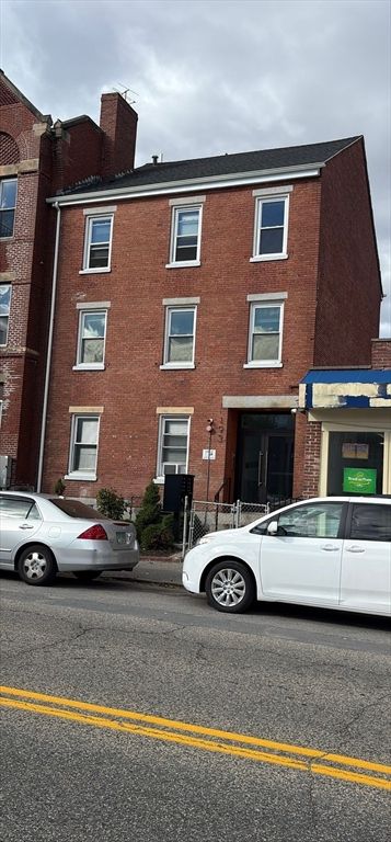 Exterior, Facade, Brick Facade, Rowhouse