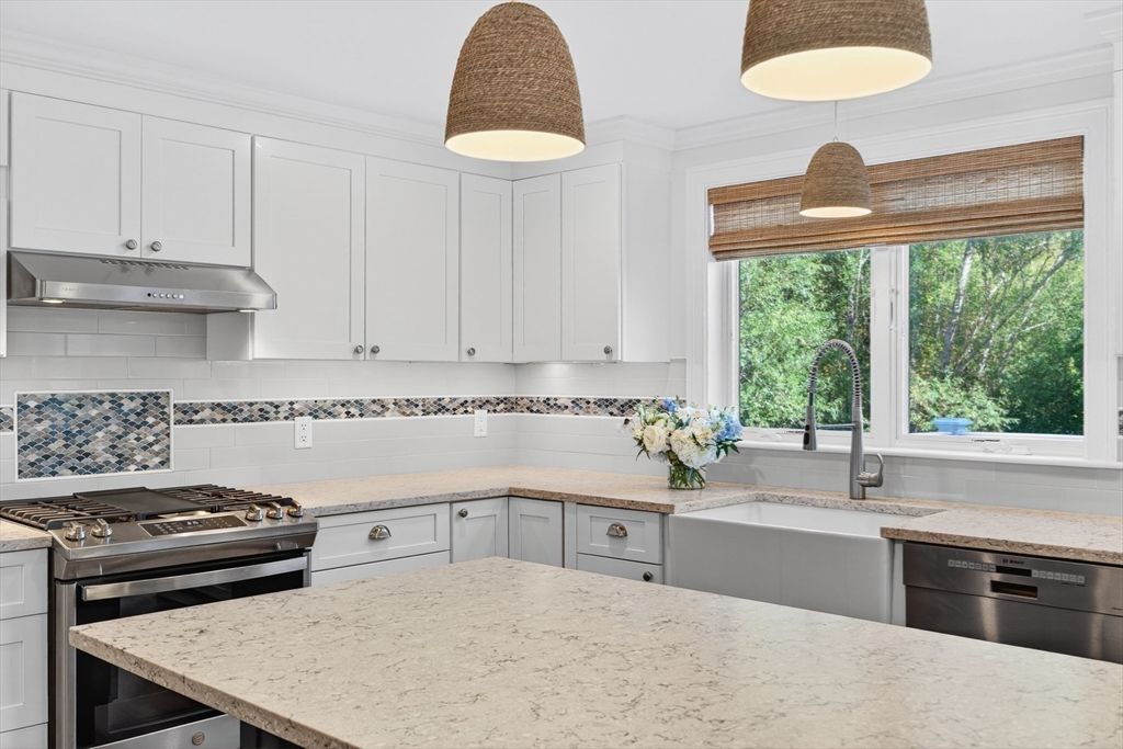 Interior, Kitchen, Pendant Lights, Stainless Steel Appliances
