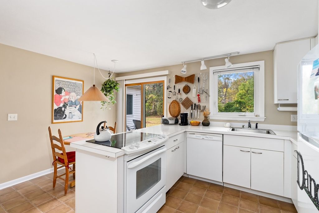 Dining room, Interior, Kitchen, Pendant Lights