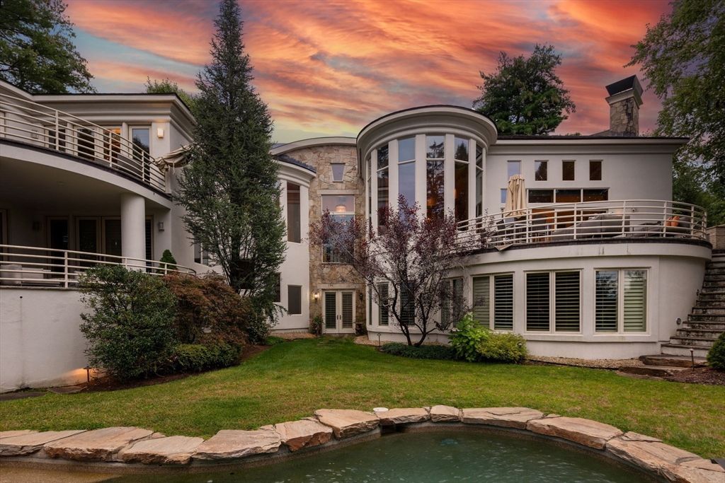 Exterior, Facade, Pool, Mediterranean
