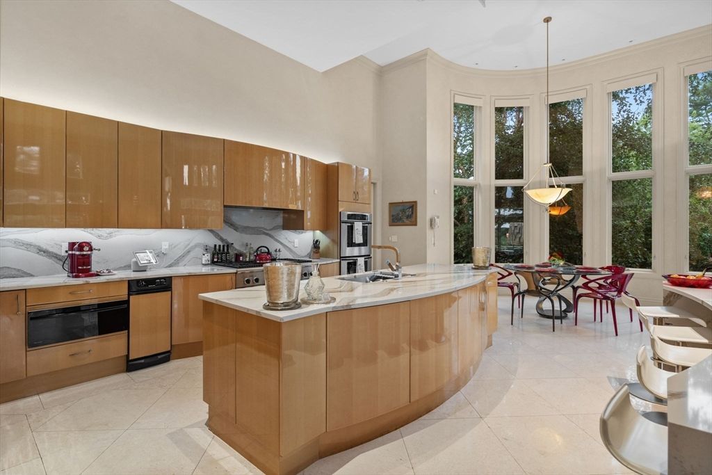 Dining room, Interior, Kitchen, Pendant Lights, Stainless Steel Appliances