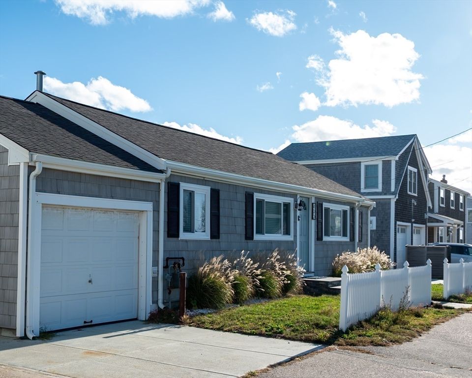 Attached, Exterior, Facade, Cape Cod