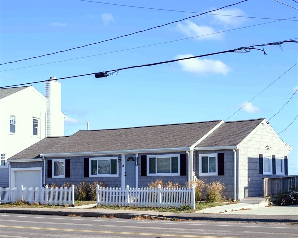 Attached, Exterior, Facade, Cape Cod