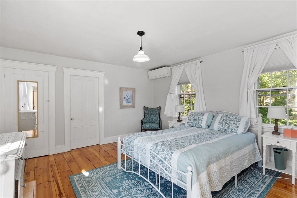 Bedroom, Interior, Pendant Lights, Wood Texture Flooring