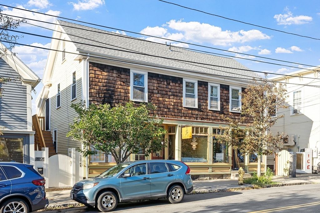 Exterior, Facade, Rowhouse