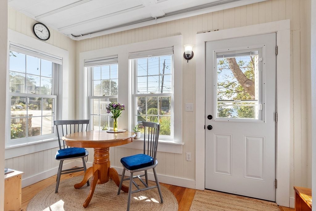 Dining room, Interior, Sun Room, Wood Texture Flooring