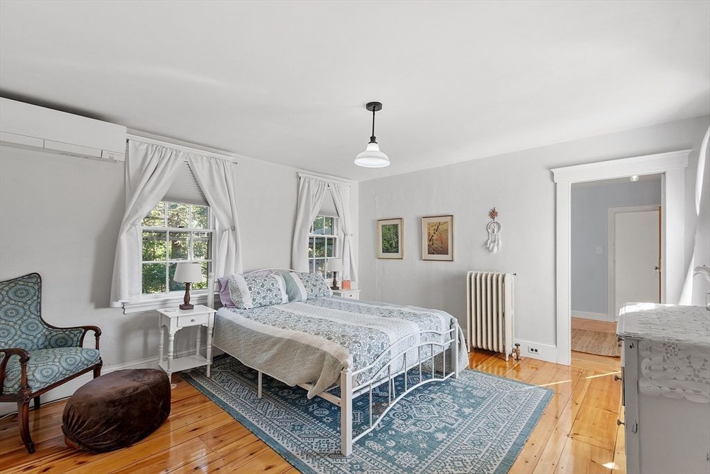 Bedroom, Interior, Pendant Lights, Wood Texture Flooring