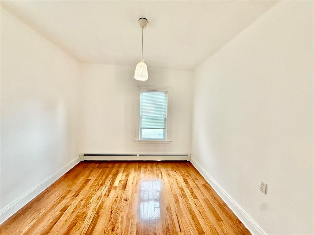 Empty room, Interior, Pendant Lights, Wood Texture Flooring