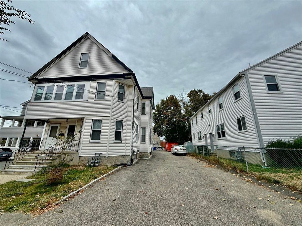 Backyard, Exterior, Facade, Queen Anne Victorian