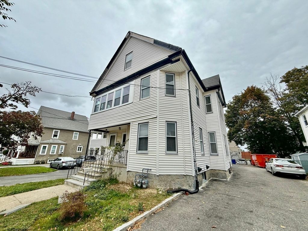 Exterior, Facade, Queen Anne Victorian