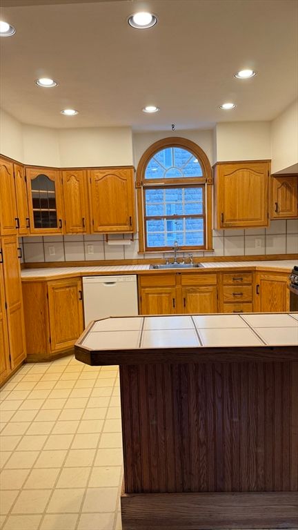 Interior, Kitchen, Recessed Lighting, Tile Countertops, Water