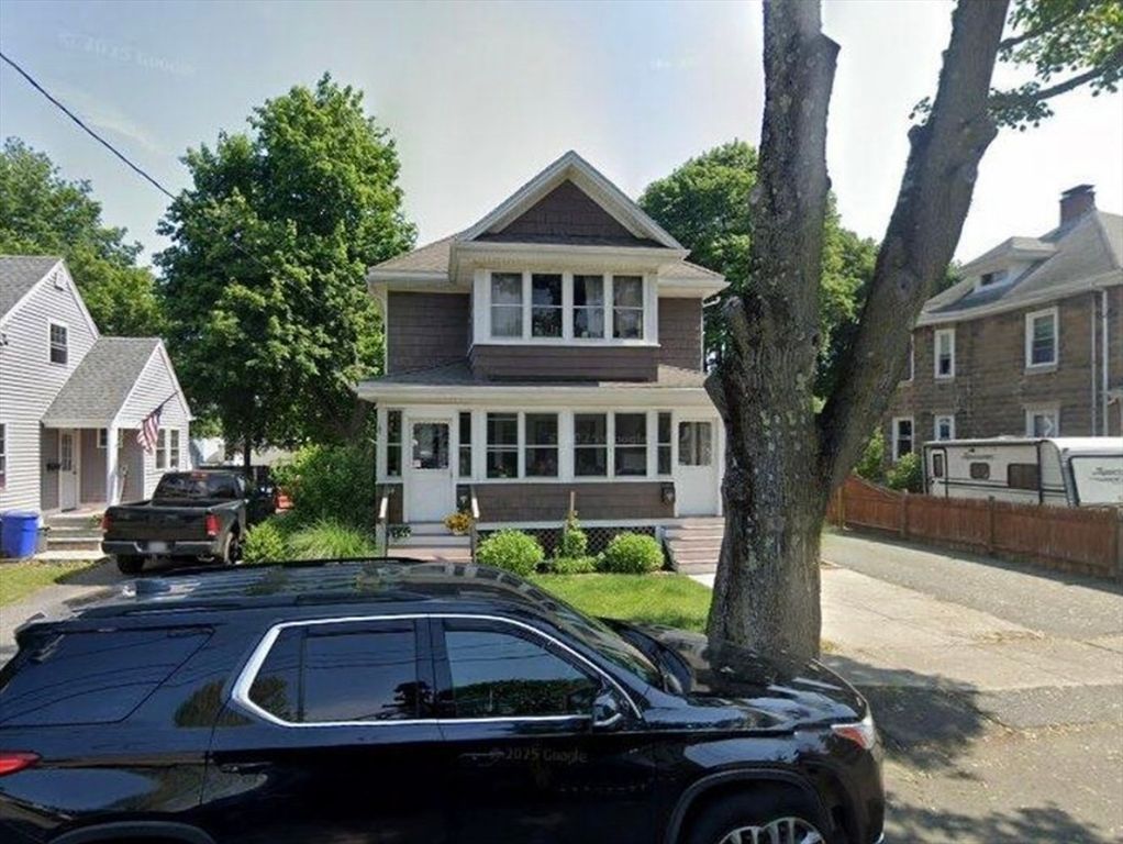 Exterior, Facade, Queen Anne Victorian