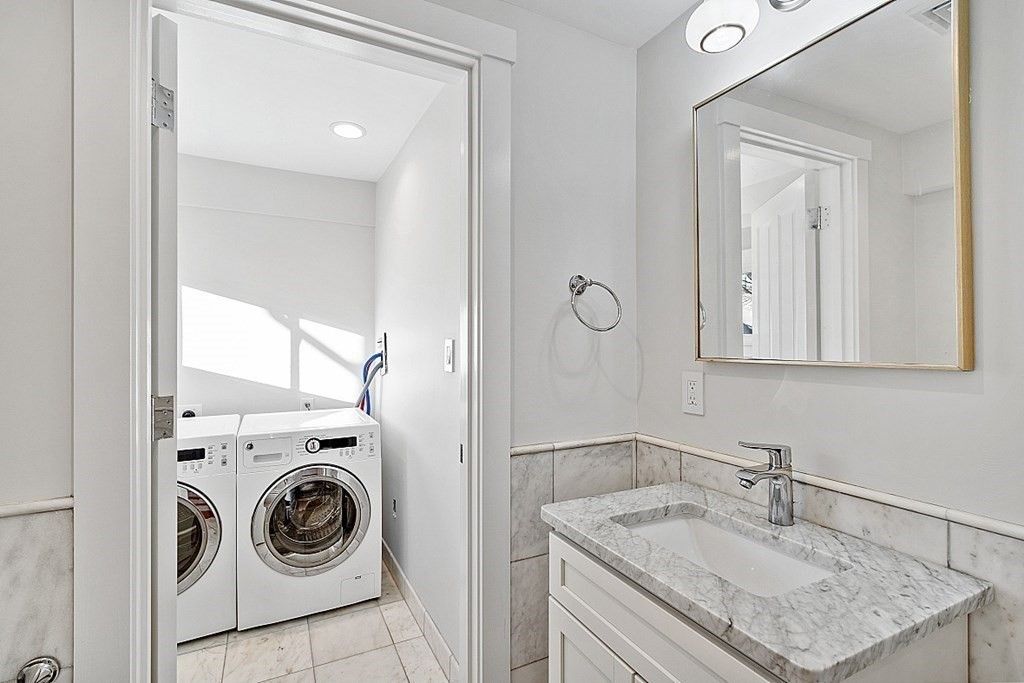 Bathroom, Interior, Recessed Lighting, Washer