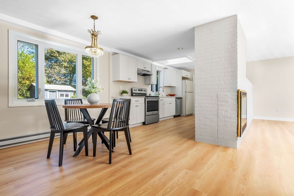 Dining room, Interior, Kitchen, Pendant Lights, Stone Walls, Wood Texture Flooring