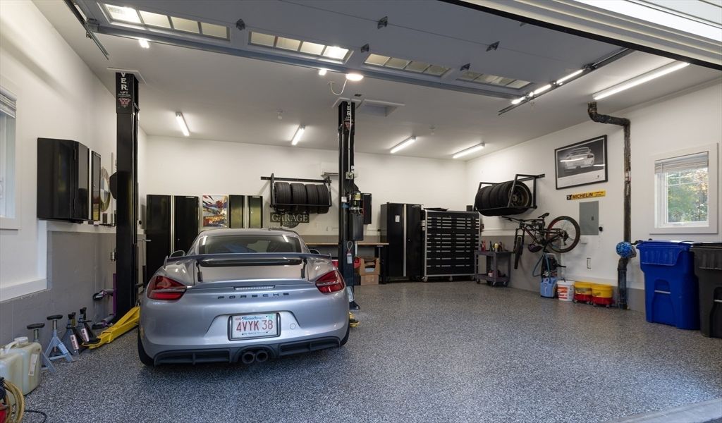Garage, Interior