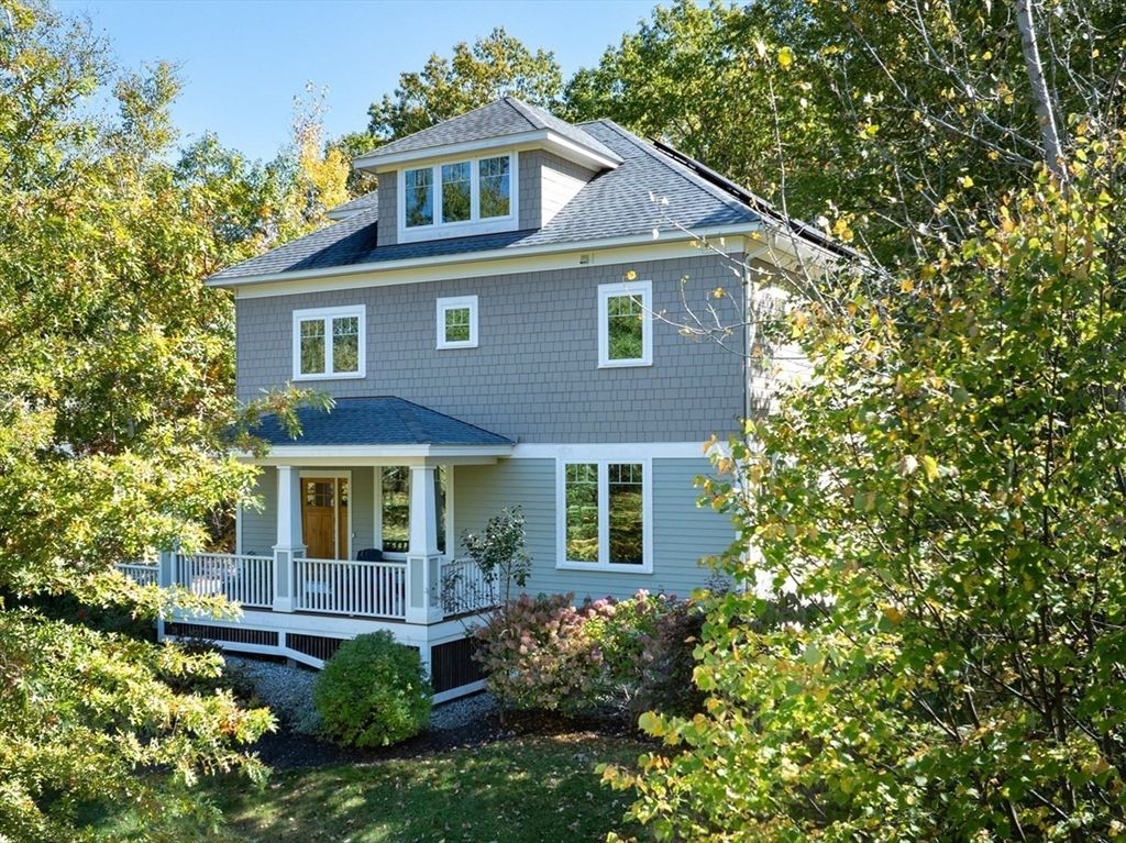 Exterior, Facade, American Foursquare