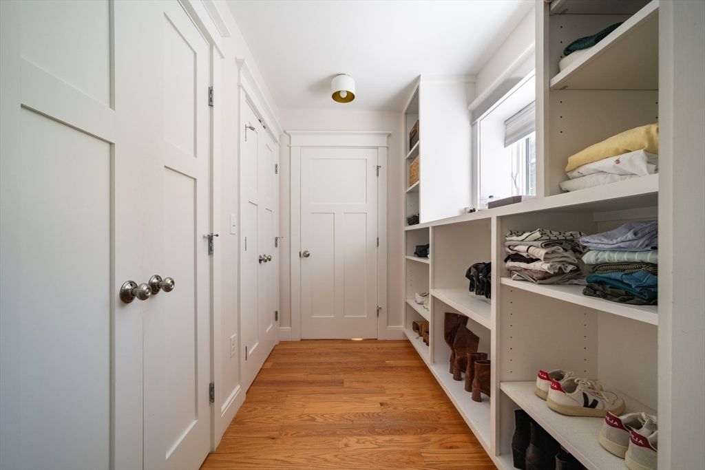 Interior, Walk-in Closets, Wood Texture Flooring