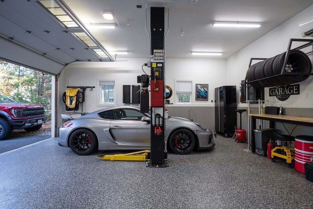 Garage, Interior